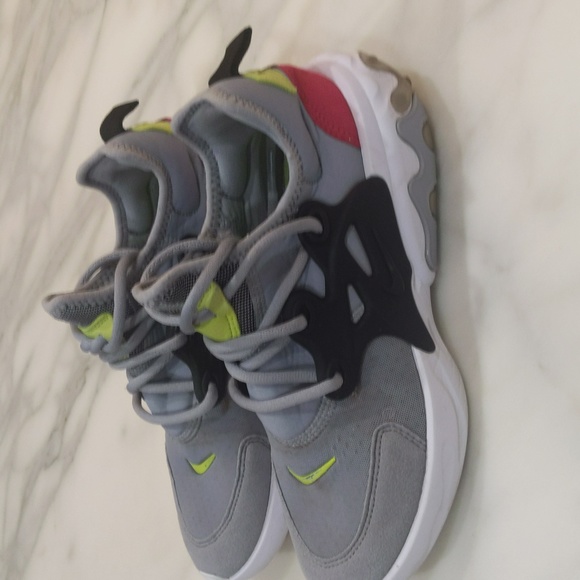 Nike React Presto Wolfe grey black pink wolf volt youth size 4 - Picture 2 of 11